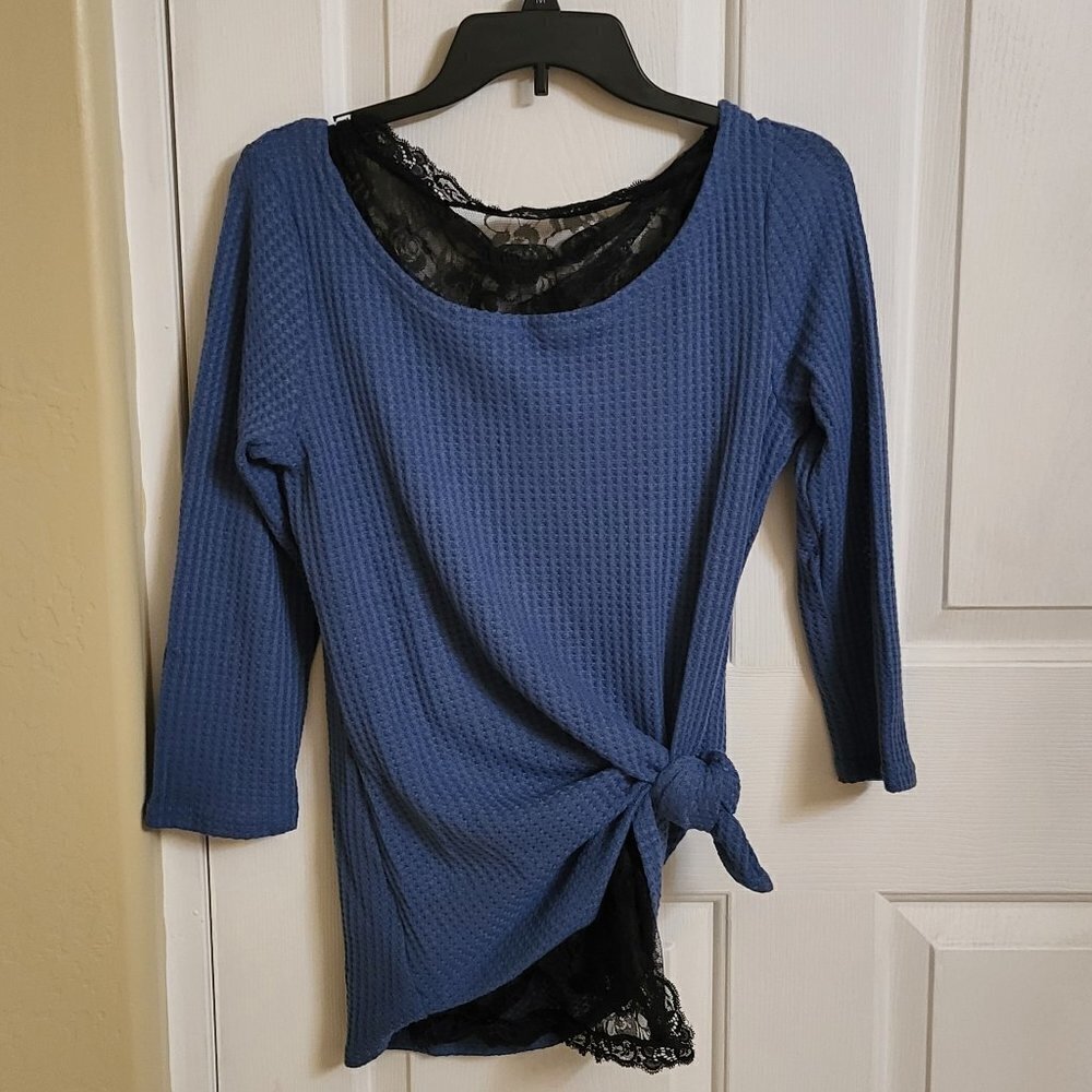 Camisa Blue knot-front off-shoulder tunic and sheer lace Tank Size: Medium NWT - Picture 1 of 14